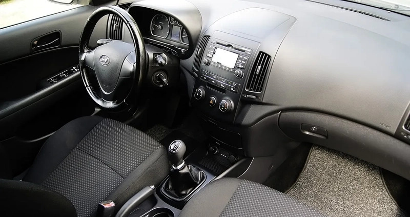 Hyundai I30 cena 17500 przebieg: 150000, rok produkcji 2010 z Szczecin małe 781